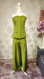 Set de chaleco y pantalón acampanado verde olivo