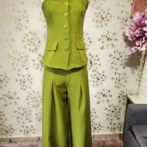 Set de chaleco y pantalón acampanado verde olivo