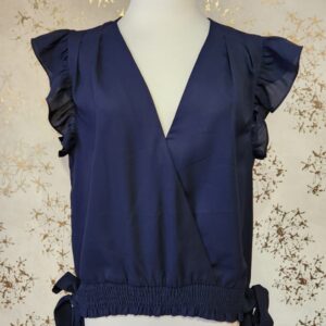 Blusa azul marino olanes en manga y elástico en cintura
