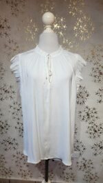 Blusa blanca detalle en manga