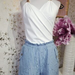 Short azul casual en tela corrugada tipo satin super combinable