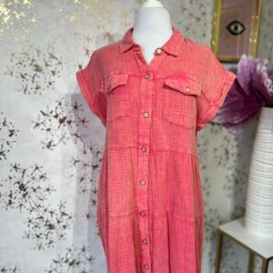 Vestido rosa de botones y olanes