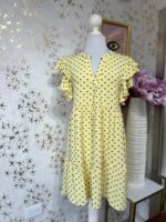 Vestido amarillo de olanes y corazones bordados morados