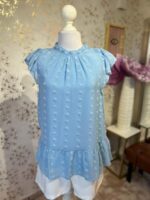 Blusa azul  de cuello alto manga tipo olan