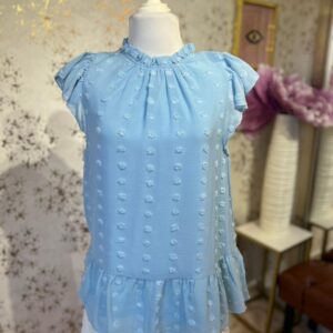 Blusa azul  de cuello alto manga tipo olan