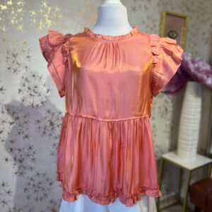 Blusa color coral con destellos dorado, manga tipo olan